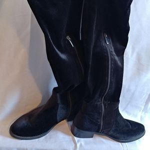 Over knee velour/velvet black boot